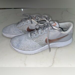 Nike women’s Flex contact grey athletic tennis shoe- size 8